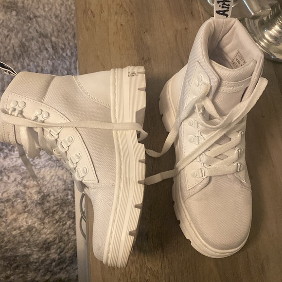 Doc Martin's - Picture 3 of 3